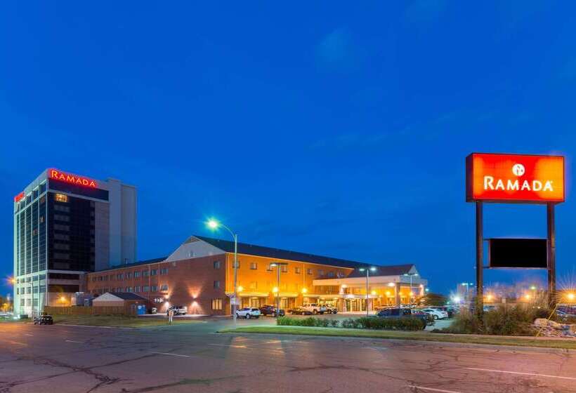Ramada By Wyndham Topeka Downtown Hotel & Convention Center