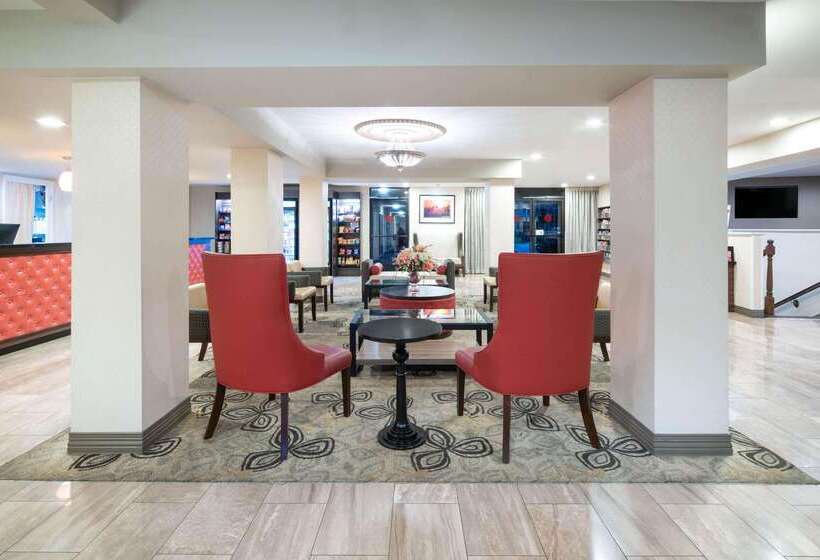 هتل Ramada By Wyndham Burbank Airport