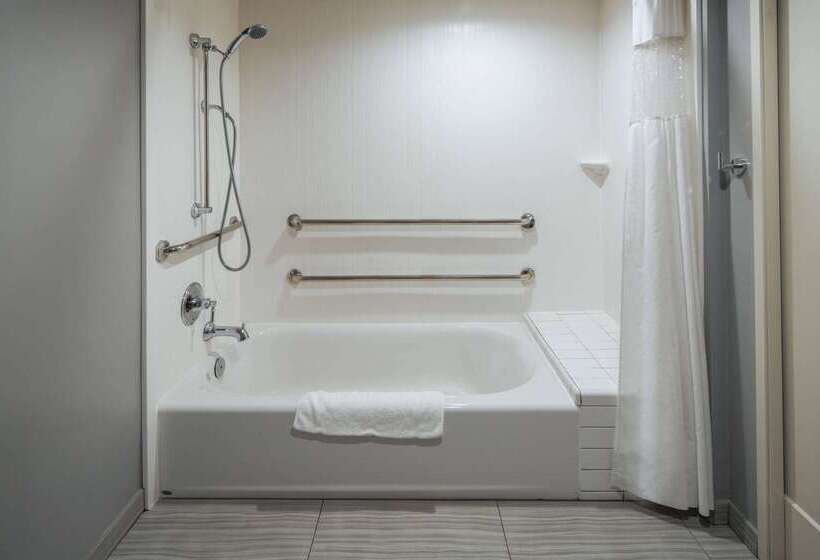 هتل Ramada By Wyndham Burbank Airport