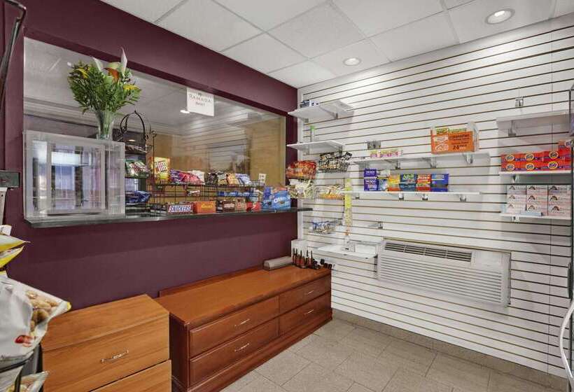 호텔 Ramada By Wyndham East Orange