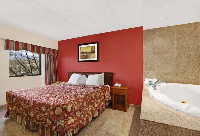 فندق Ramada By Wyndham East Orange