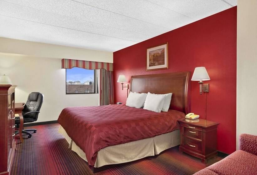 فندق Ramada By Wyndham East Orange