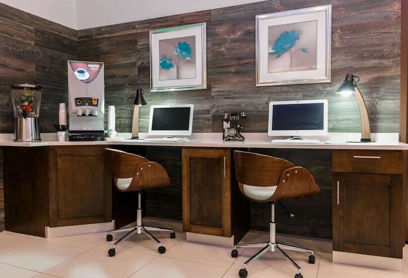 ホテル Ramada By Wyndham El Paso