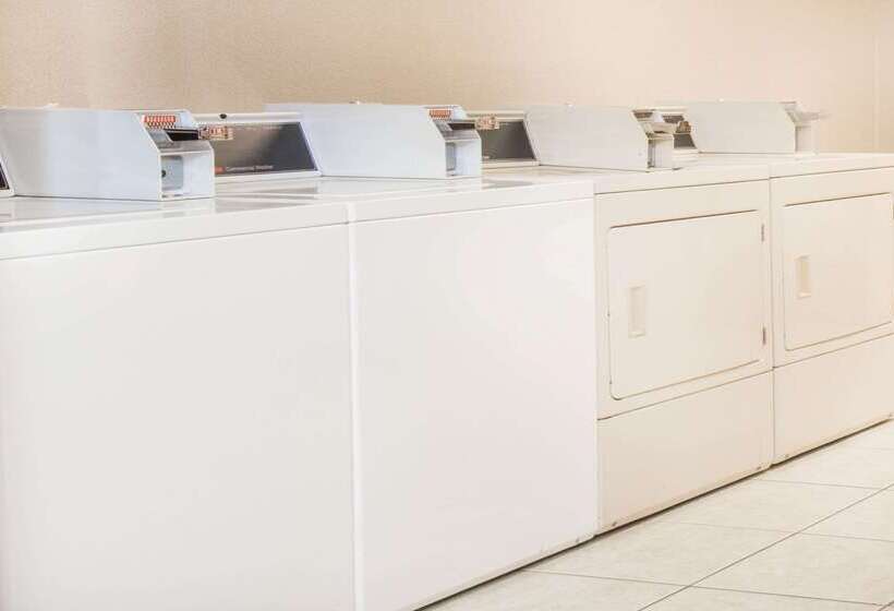 فندق Ramada By Wyndham Enid