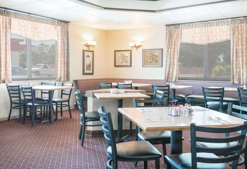 هتل Ramada By Wyndham Enid