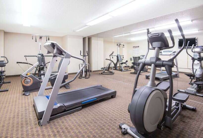 فندق Ramada By Wyndham Enid