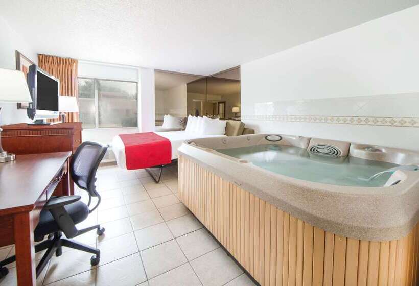 فندق Ramada By Wyndham Enid