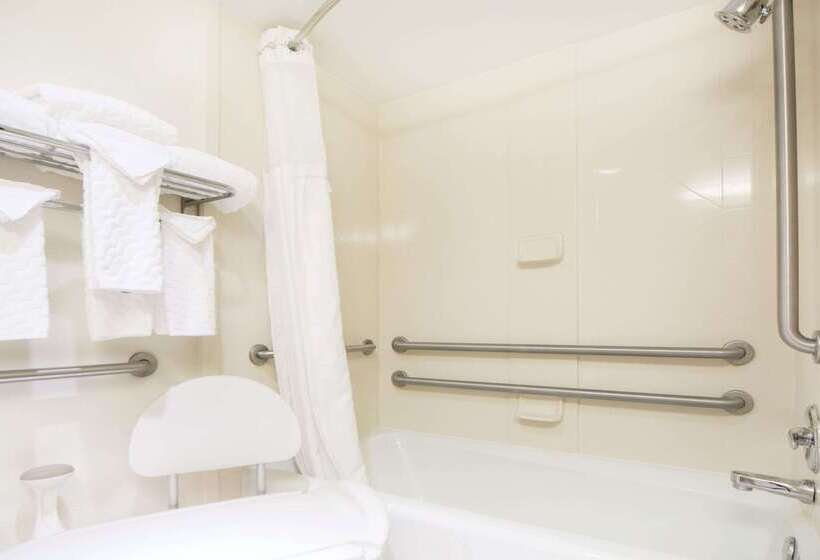 فندق Ramada By Wyndham Enid