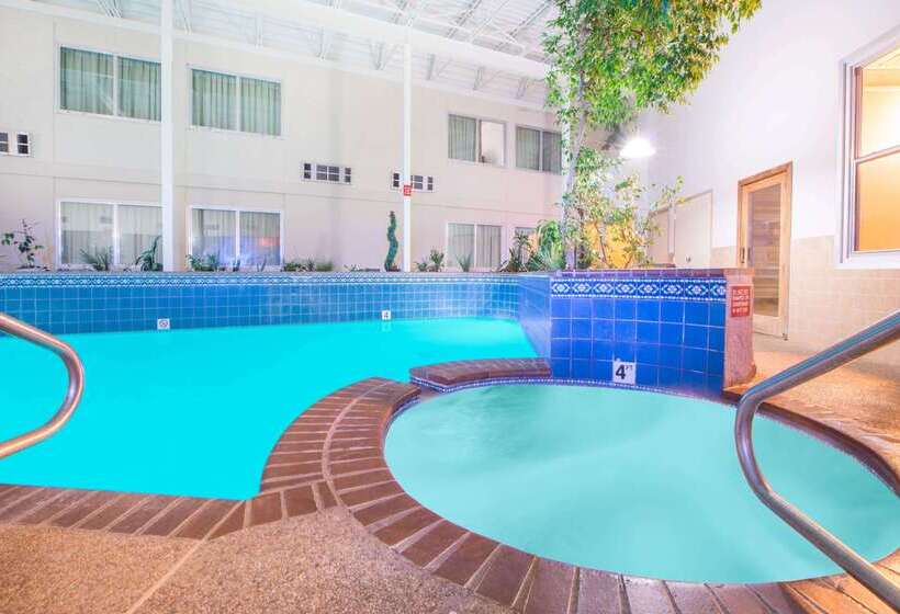 فندق Ramada By Wyndham Enid