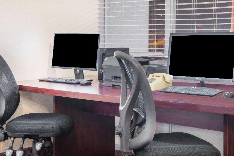 فندق Ramada By Wyndham Enid