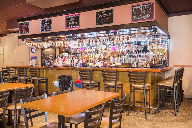 فندق Ramada By Wyndham Enid