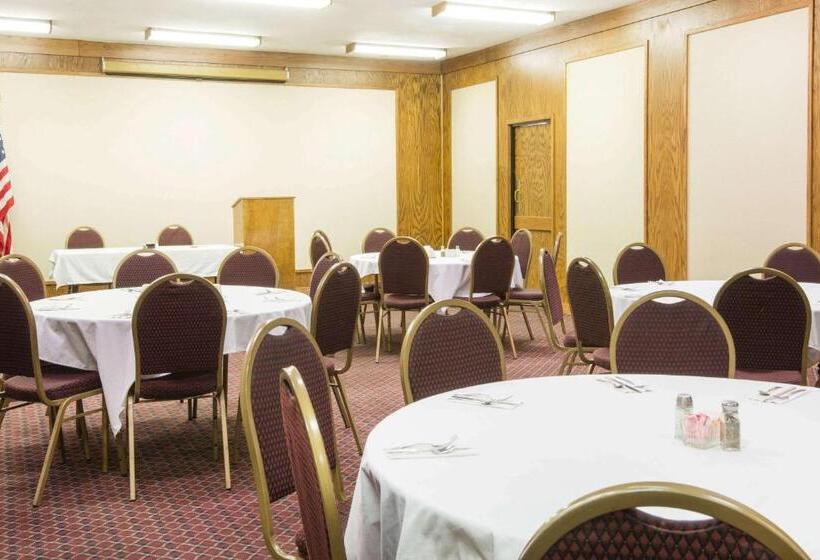 فندق Ramada By Wyndham Enid