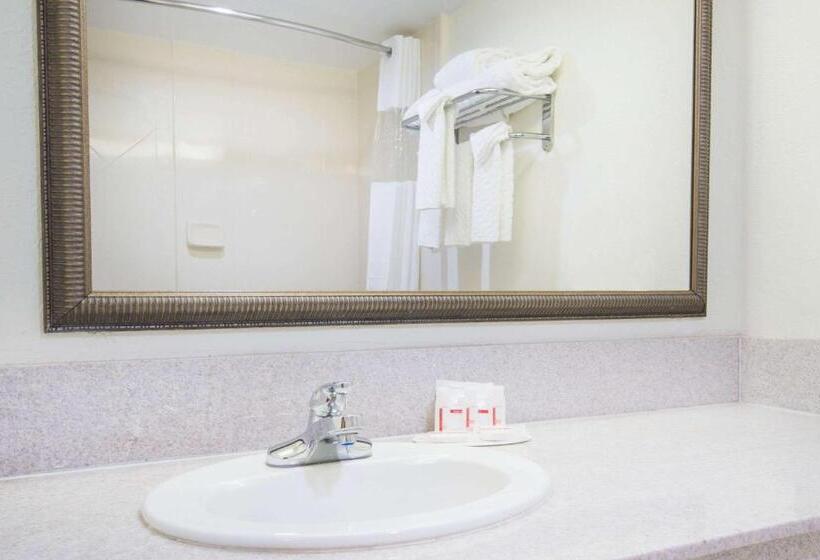 فندق Ramada By Wyndham Enid