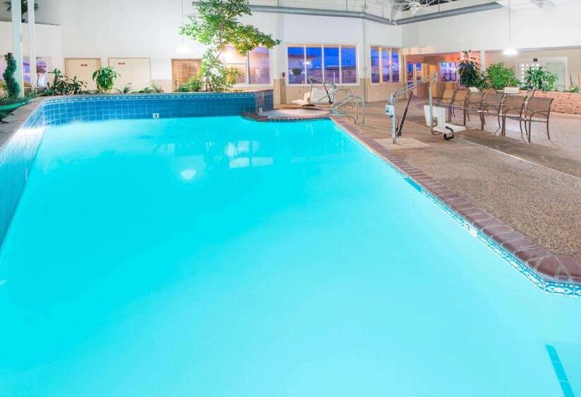 فندق Ramada By Wyndham Enid