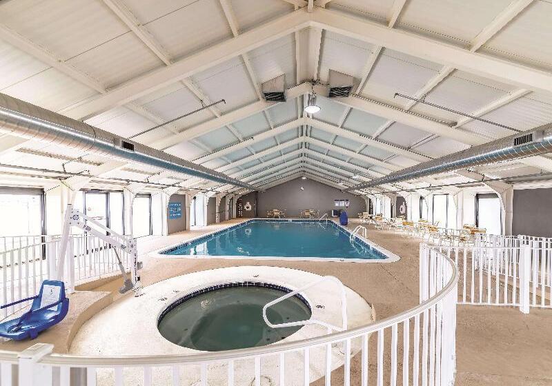 فندق Ramada By Wyndham Fairfield Nj