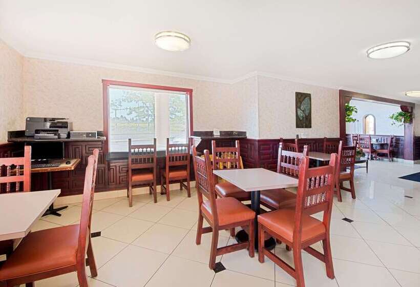 هتل Ramada By Wyndham Flagstaff East