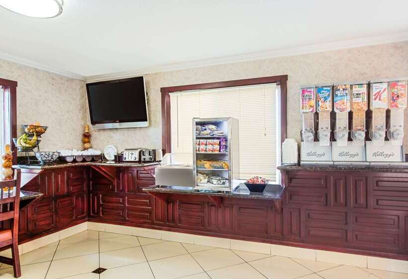 هتل Ramada By Wyndham Flagstaff East