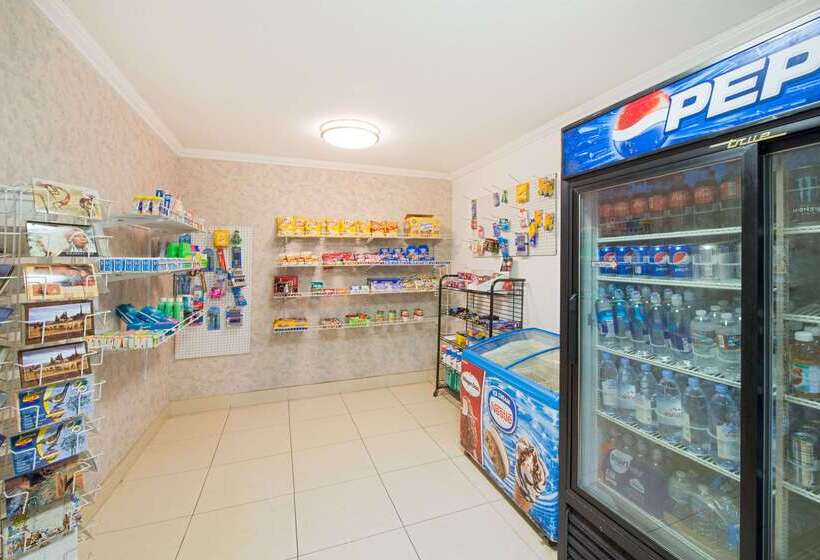 هتل Ramada By Wyndham Flagstaff East