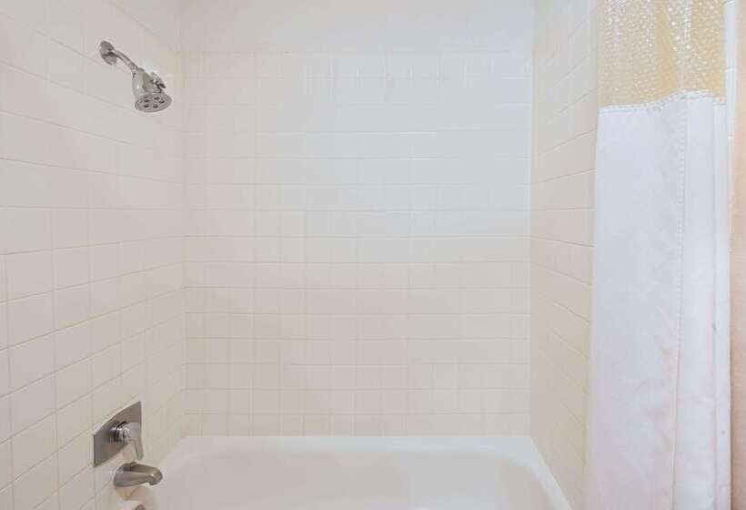 هتل Ramada By Wyndham Flagstaff East