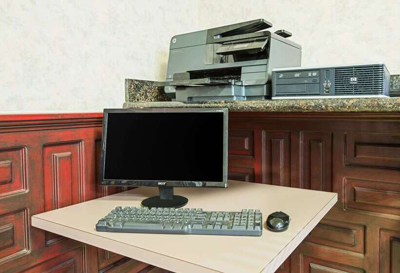 هتل Ramada By Wyndham Flagstaff East