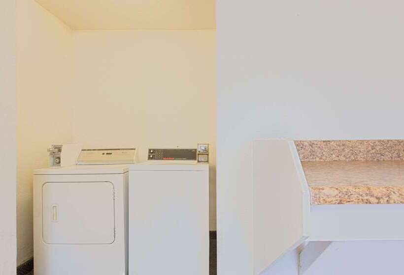 هتل Ramada By Wyndham Flagstaff East