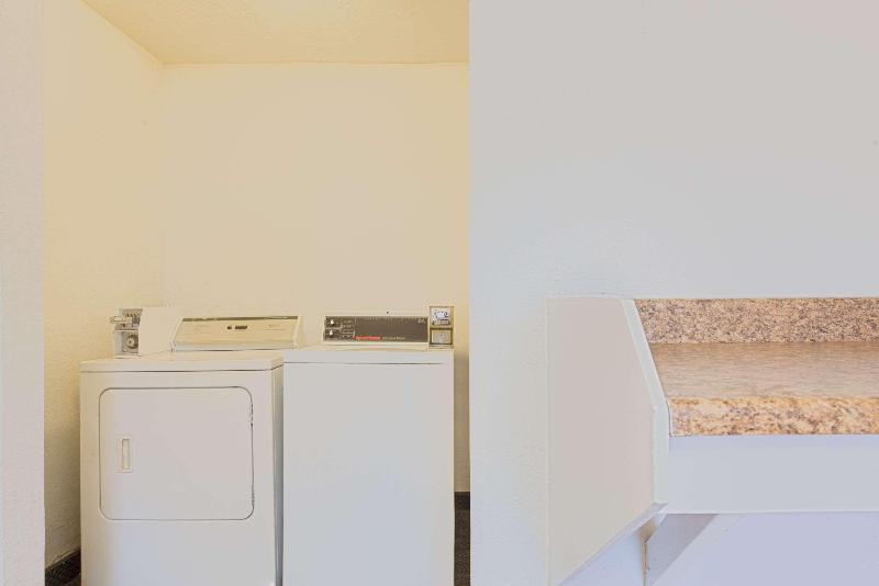 هتل Ramada By Wyndham Flagstaff East