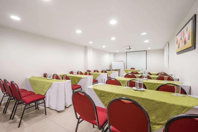 هتل Ramada By Wyndham Flagstaff East