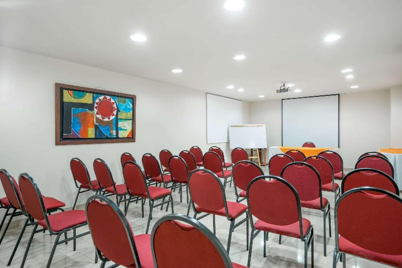 هتل Ramada By Wyndham Flagstaff East