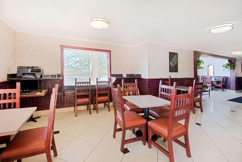 هتل Ramada By Wyndham Flagstaff East