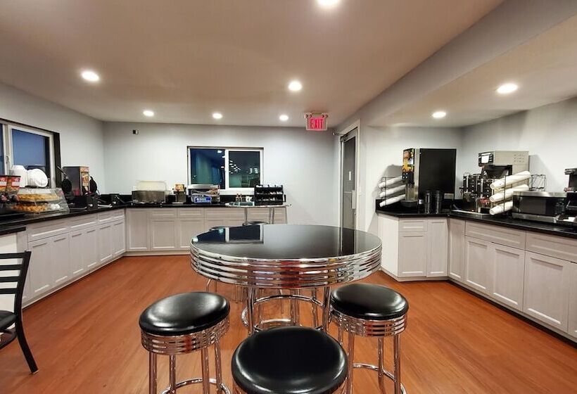 هتل Ramada By Wyndham Flagstaff East