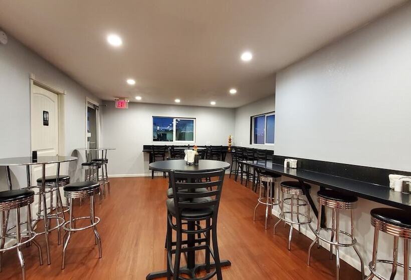 هتل Ramada By Wyndham Flagstaff East