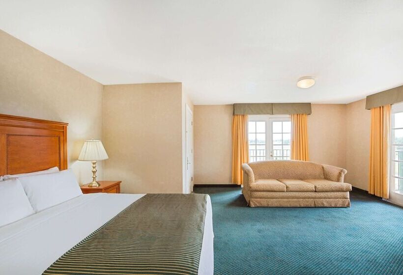 هتل Ramada By Wyndham Flagstaff East