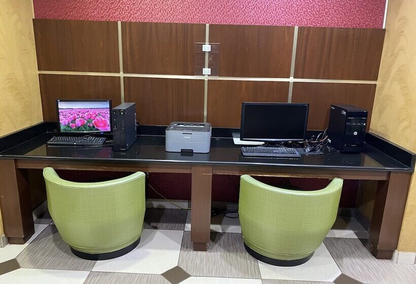 فندق Ramada By Wyndham Rochelle Park Near Paramus