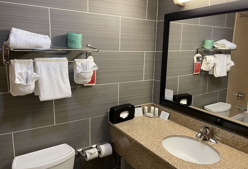 فندق Ramada By Wyndham Rochelle Park Near Paramus