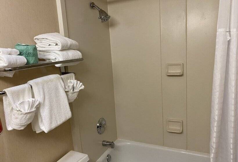 فندق Ramada By Wyndham Rochelle Park Near Paramus