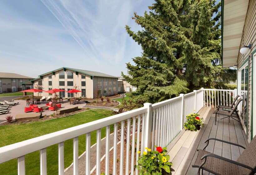 בית מלון כפרי Ramada By Wyndham Spokane Airport