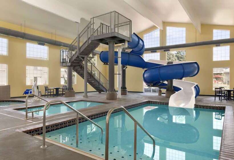 בית מלון כפרי Ramada By Wyndham Spokane Airport