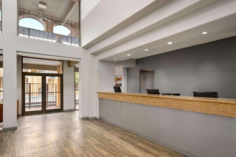 酒店 Ramada By Wyndham Tucson Airport