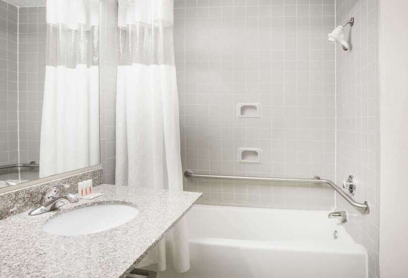 فندق Ramada By Wyndham Wytheville