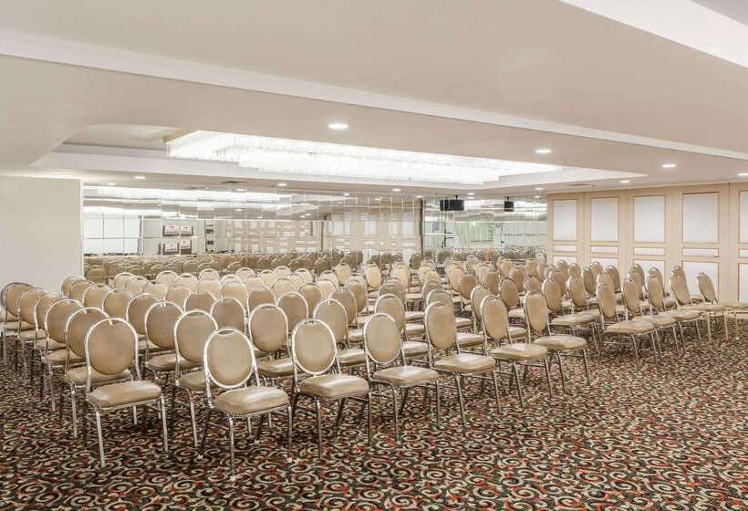 בית מלון כפרי Ramada Plaza By Wyndham Garden Grove/anaheim South