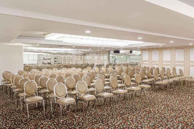 فندق Ramada Plaza By Wyndham Garden Grove/anaheim South