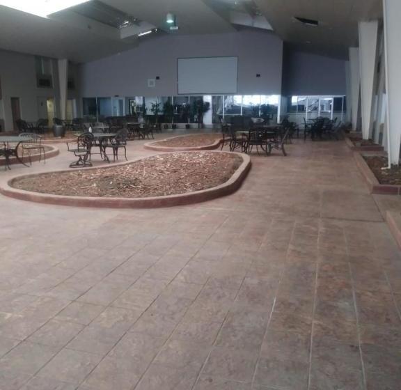 酒店 Ramada Plaza By Wyndham Louisville & Conference Center