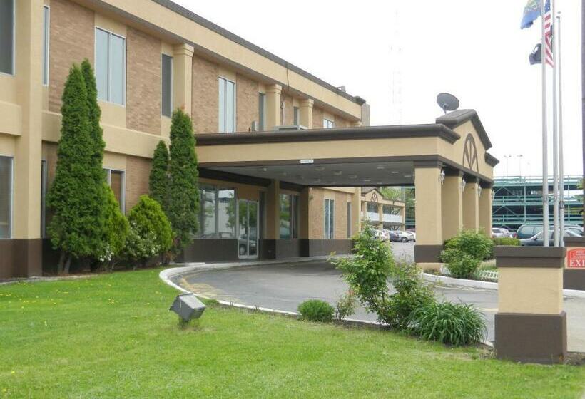 هتل Red Carpet Inn And Suites Scranton