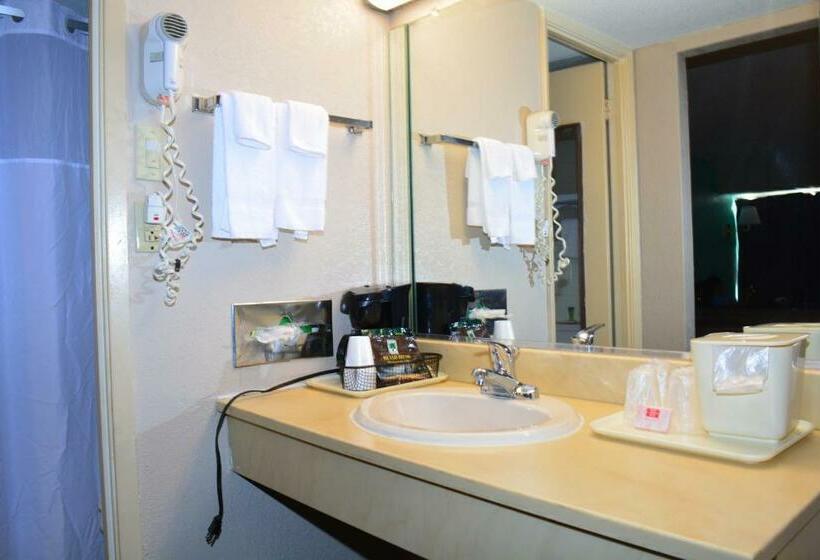 هتل Red Carpet Inn And Suites Scranton