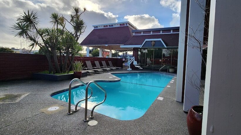 Red Lion Hotel Eureka