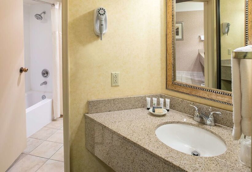 Red Lion Hotel Pasco Airport & Conference Center