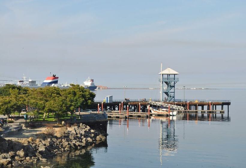 Red Lion Hotel Port Angeles Harbor