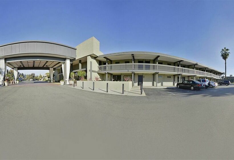 Hotel Clarion Inn and Conference Center