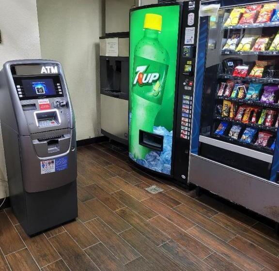 فندق Red Oak Inn Detroit   Southfield