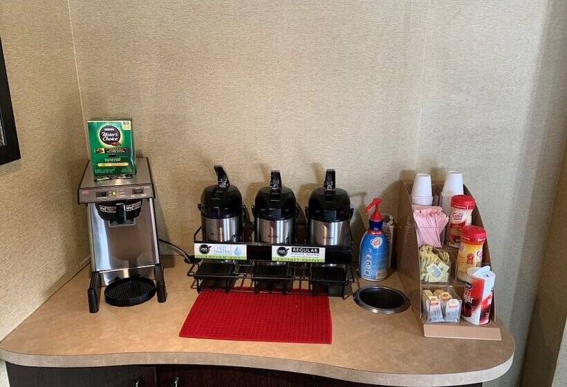 فندق Red Roof Inn Erie – I 90